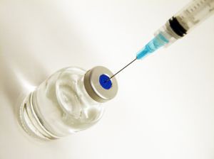 syringes-and-vial-1028452-m