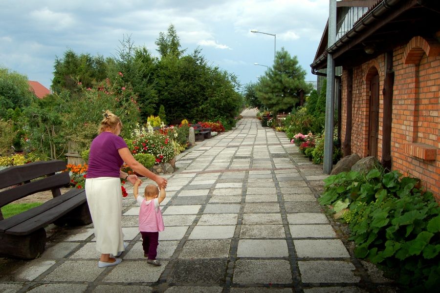 Nauka chodzenia dla dzieci