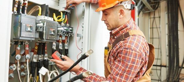 budowa rozdzielni elektrycznej